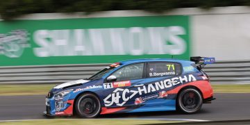 After he warded off the early challenge, Ben Bargwanna took a dominant TCR Australia victory. Image: MA