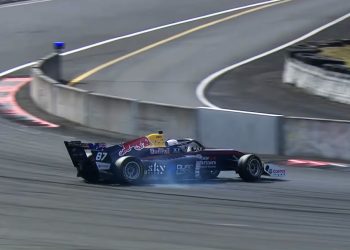 Will Brown spins at Hampton Downs at Turn 1 in Race 6 of Toyota Formula Regional Oceania.