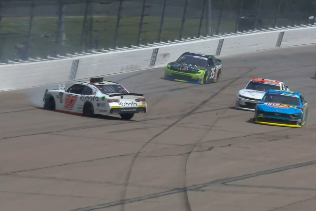 Shane van Gisbergen crashes out of the NASCAR Xfinity Series race at Iowa. Image: Fox Sports