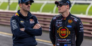 Triple Eight Race Engineering team principal Jamie Whincup (left) with Grove Racing's Richie Stanaway. Image: InSyde Media