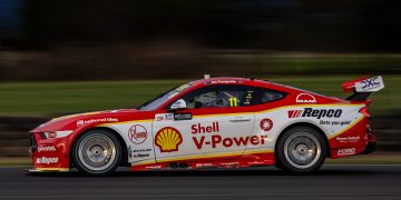 Shell has extended its naming rights deal with Dick Johnson Racing. Image: InSyde Media