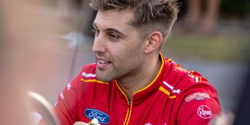 Anton De Pasquale in Shell V-Power Racing Team colours.