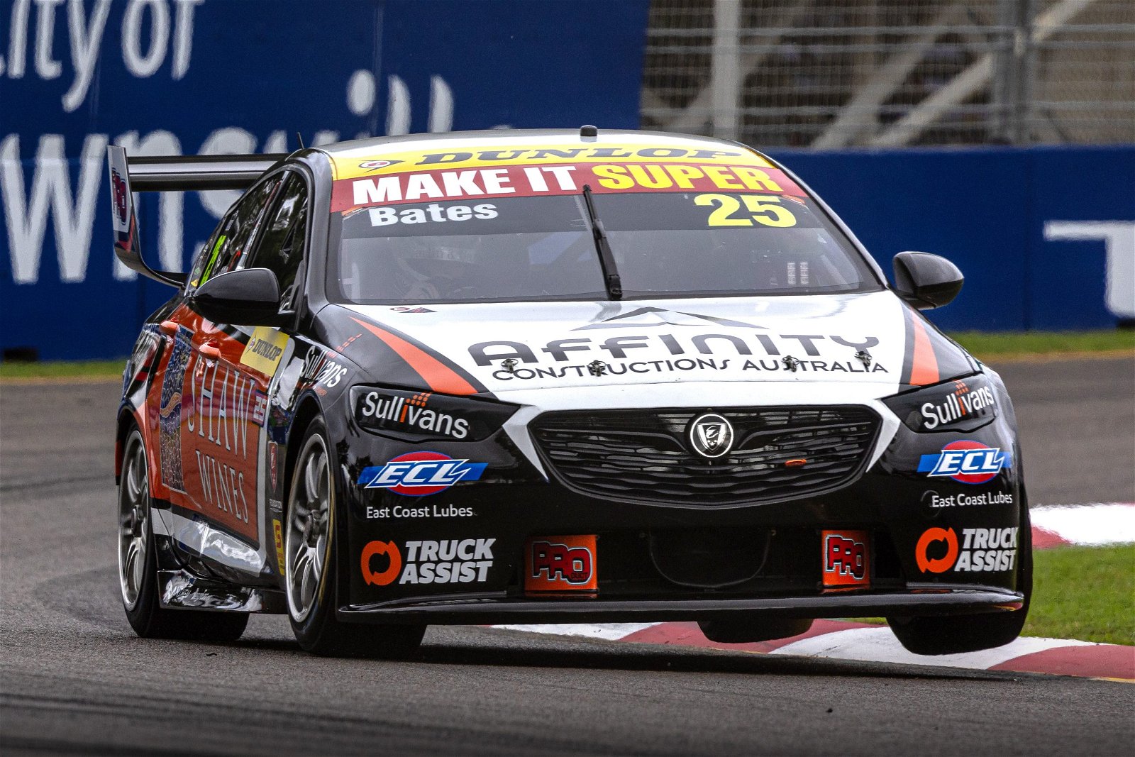 Zach Bates on track in the Walkinshaw Andretti United #25 Holden ZB Commodore.