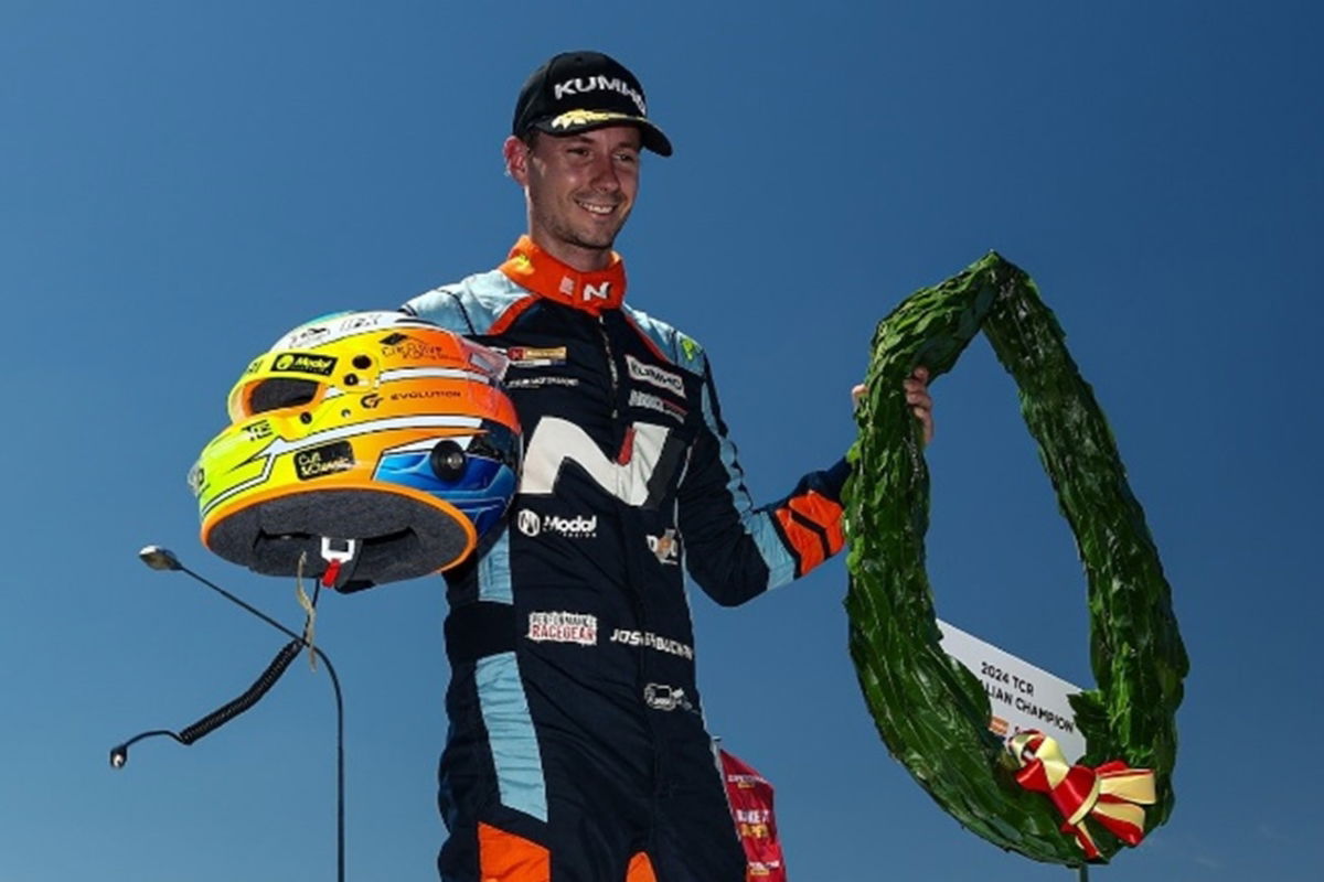 Buchan seals back-to-back TCR titles at Bathurst