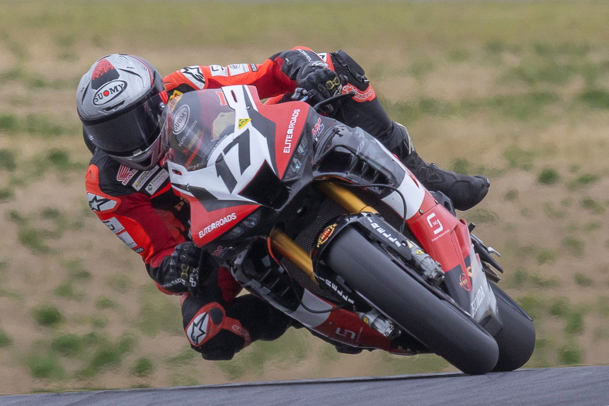 Troy Herfoss wins his third Superbike Championship at The Bend