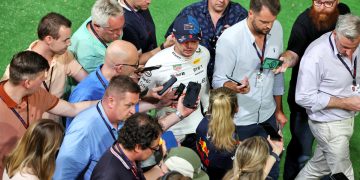 Max Verstappen hosts an impromptu press briefing with journalists as he walks through the F1 paddock: Rew / XPB Images