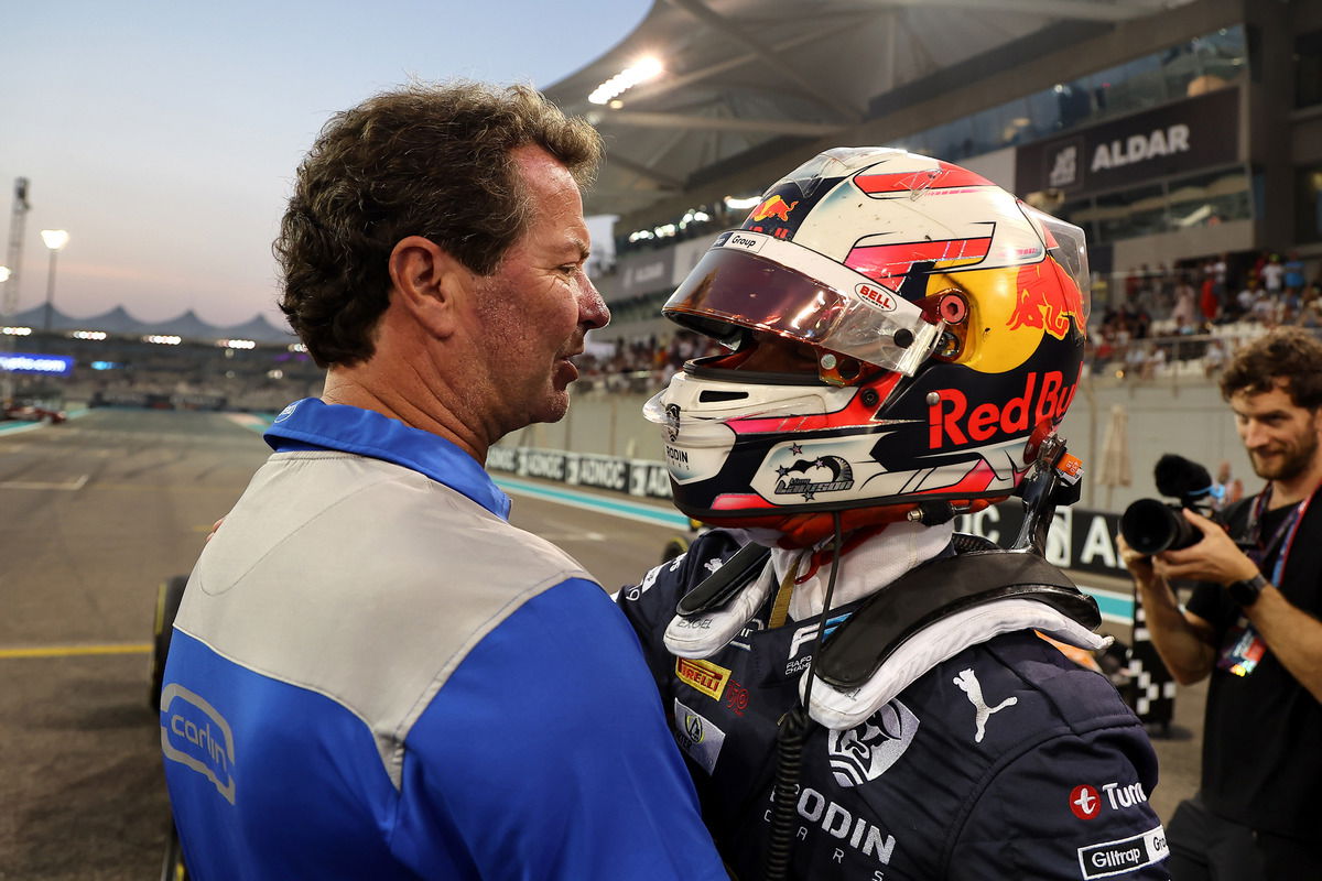 Junior racing stalwart Carlin departs