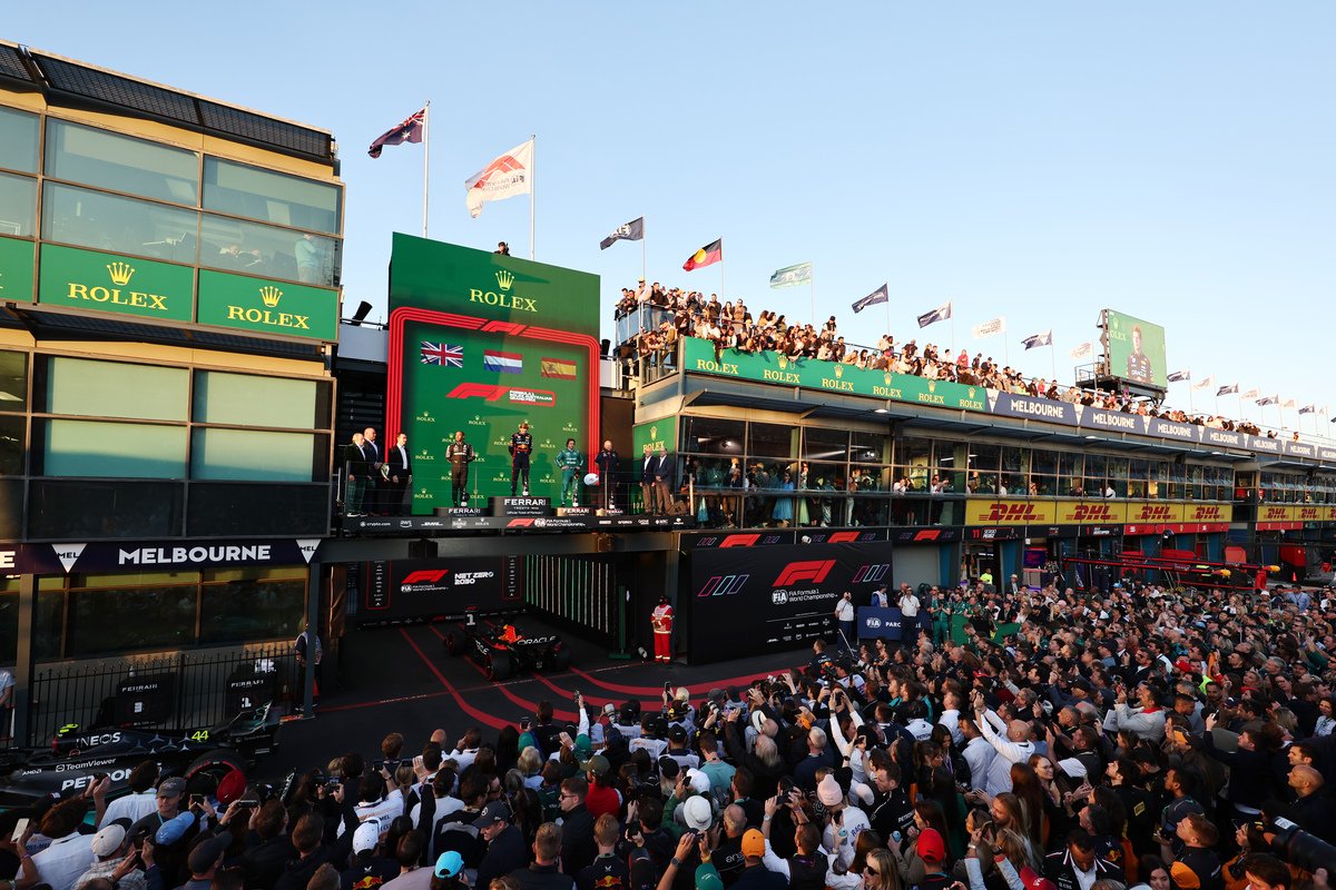 Fans celebrate under the podium at the 2023 Australian Grand Prix. Image: Moy / XPB Images