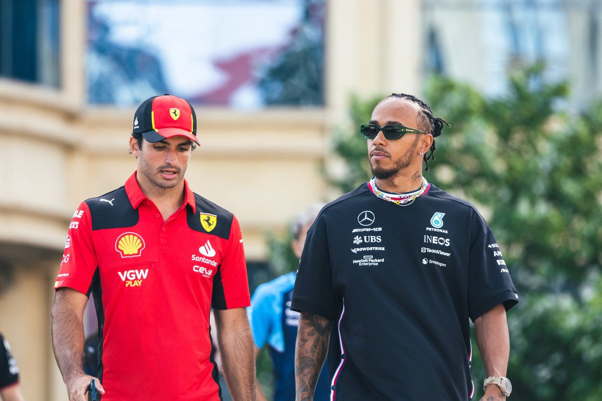 Carlos Sainz with the man who'll replace him at Ferrari, Lewis Hamilton. Image: Bearne / XPB Images