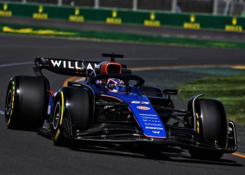 Alexander Albon crashed out of opening practice to draw the red flag in Melbourne. Image: Moy / XPB Images