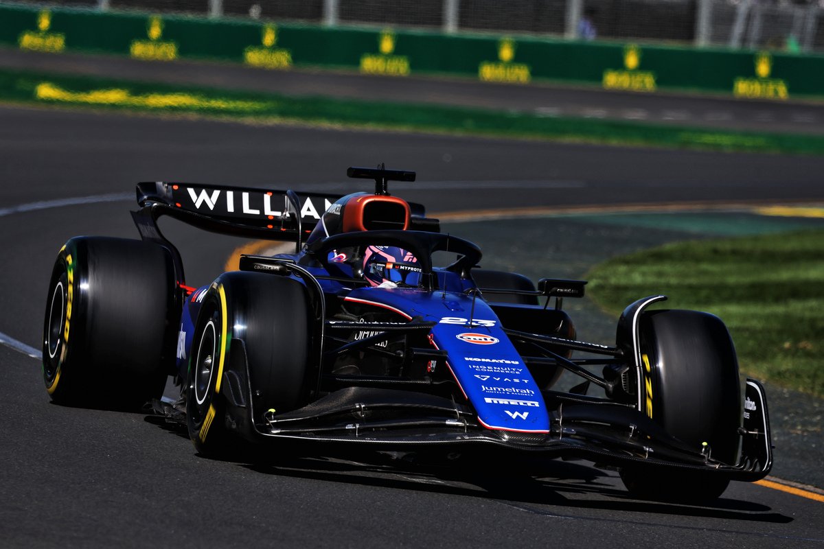 Alexander Albon crashed out of opening practice to draw the red flag in Melbourne. Image: Moy / XPB Images