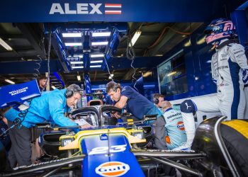 Williams is in a race against time to repair the chassis Alex Albon damaged in Australia. Image: Bearne / XPB Images