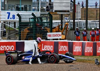 Logan Sargeant crashed in the first practice session. Image: Charniaux / XPB Images