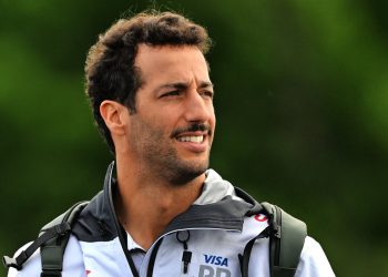 F1 commentator Martin Brundle has waded into the war of words between Jacques Villeneuve and Daniel Ricciardo. Image: XPB Images