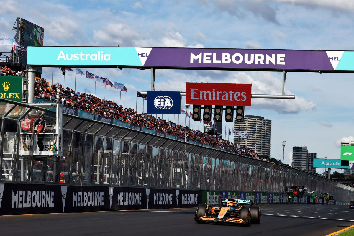 A two-year contract extension will keep the Australian Grand Prix in Albert Park until 2037