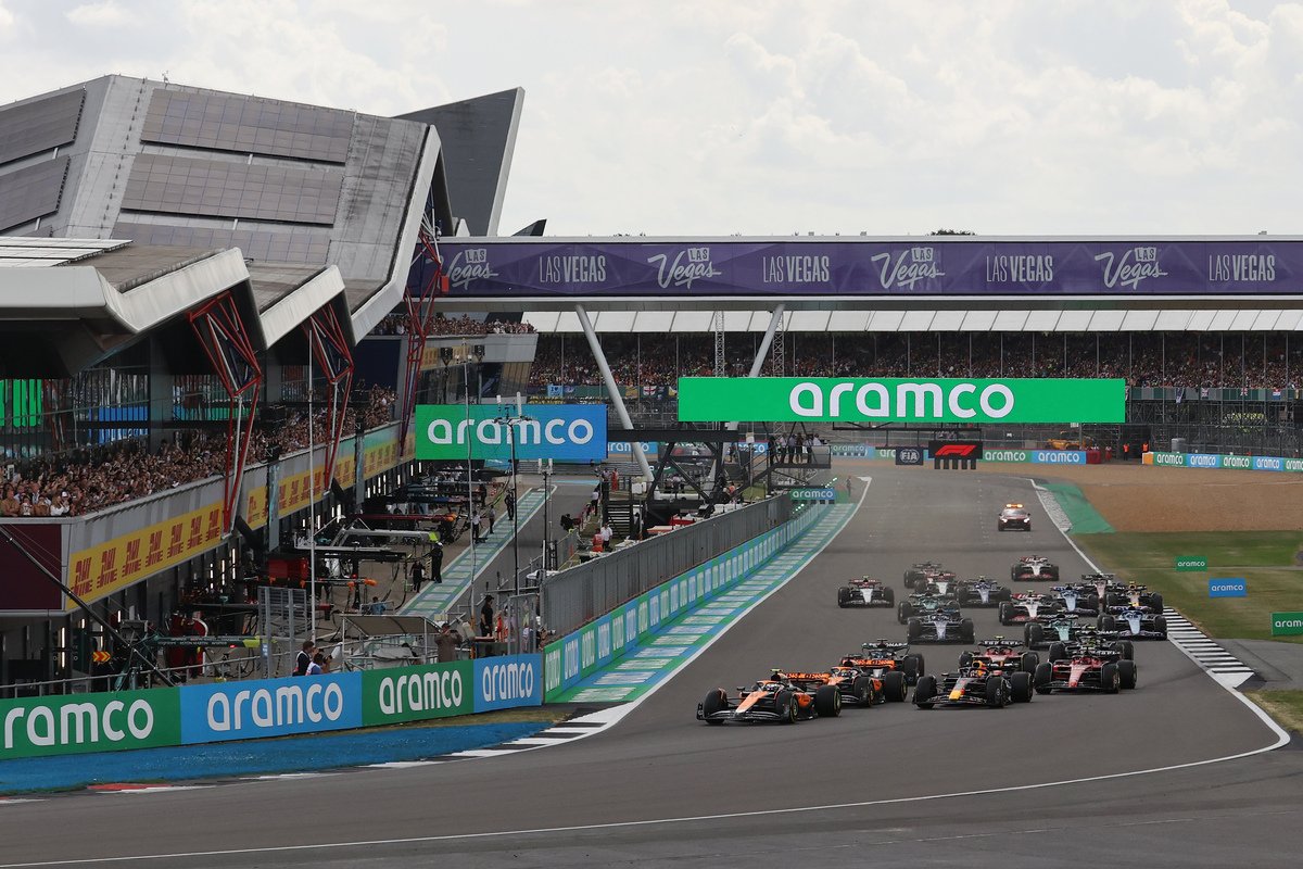 Just a week after an explosive Austrian GP that saw Max Verstappen and Lando Norris crash out while battling for the lead, F1 heads to Silverstone. Image: XPB Images