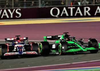 Liam Lawson was quick to offer his apologies to Valtteri Bottas after the pair came close to contact during the Qatar Grand Prix. Image: Coates / XPB Images