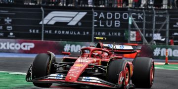 Carlos Sainz has taken pole position for the Mexico City Grand Prix while Oscar Piastri was only 17th fastest. Image: Moy / XPB Images